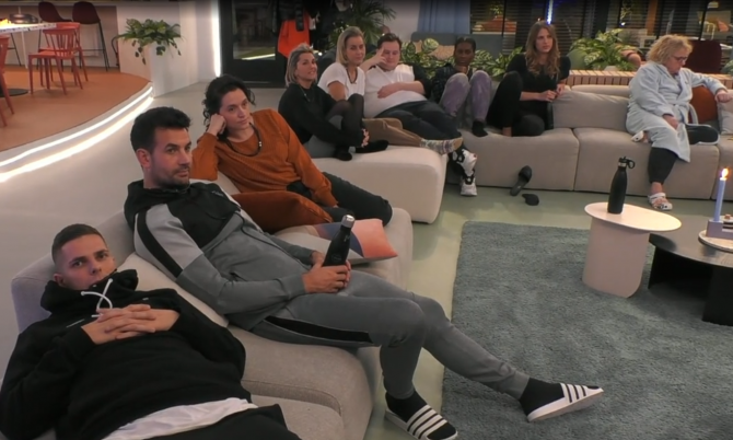 Big Brother vertelt de groep wie er genomineerd is
