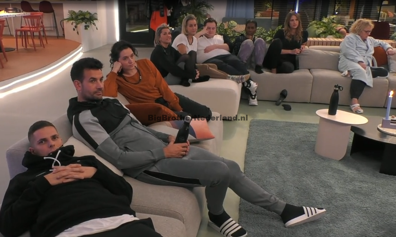 Big Brother vertelt de groep wie er genomineerd is Big Brother Nederland.nl Big Brother vertelt de groep wie er genomineerd is Big Brother Nederland.nl