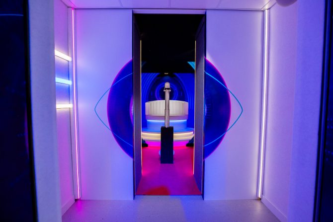 Big Brother vertelt de groep dat er deze week geen nominaties zijn
