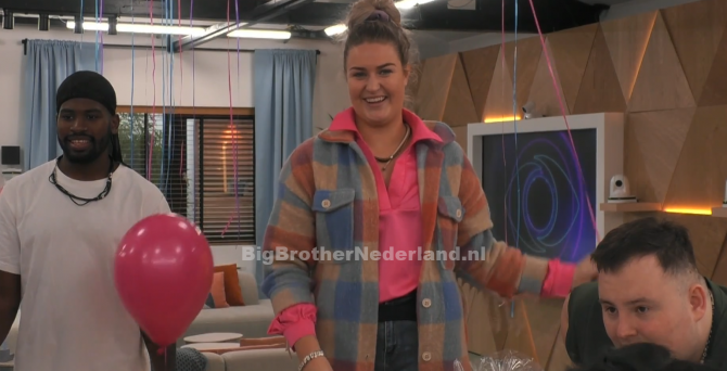 Jill is weer terug in Big Brother nadat de groep een raadselachtige opdracht voltooid