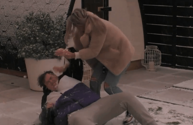 Jill ziet de band met Thomas vriendschappelijk en heeft geen verliefde gevoelens