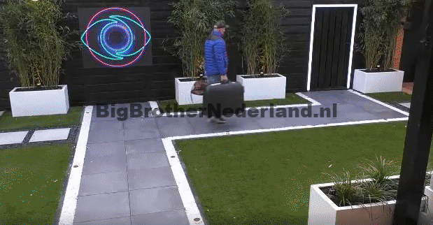 Theo heeft zijn koffer gepakt en Big Brother verlaten