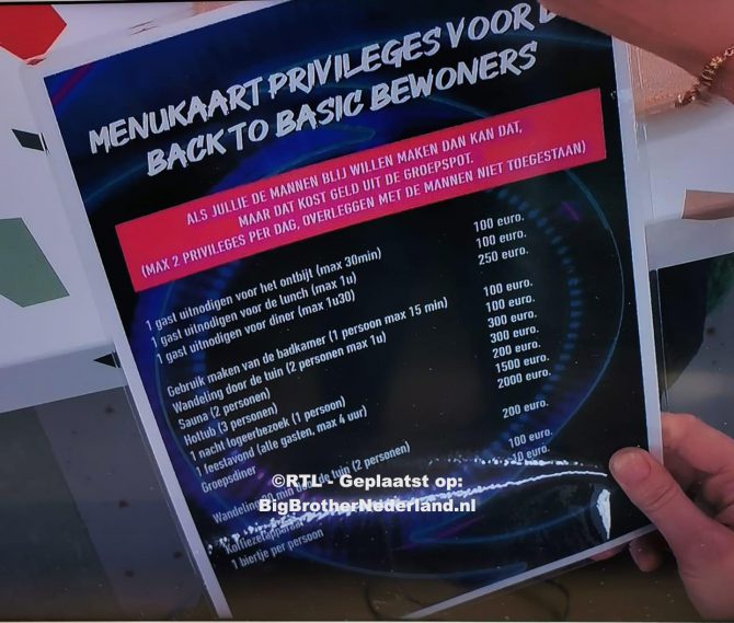 De vrouwen mogen voor geld uit de pot de mannen in het arme gebied privileges geven