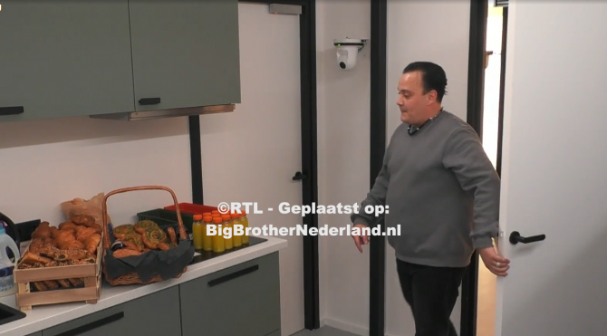 Big Brother geeft een luxe ontbijt aan de bewoners