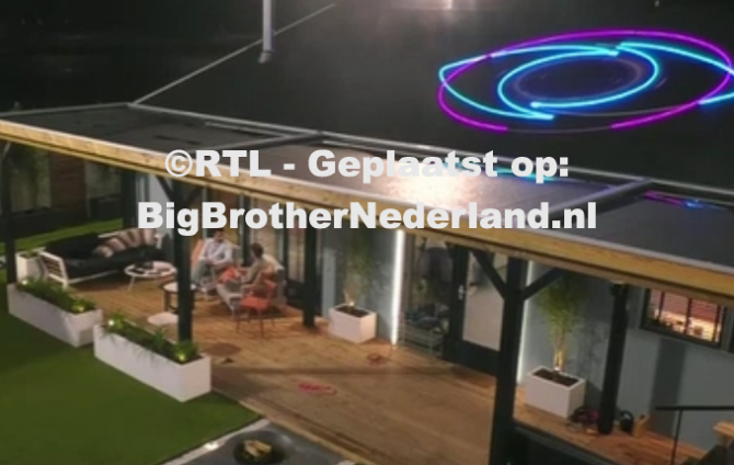 Michel spreekt Jerrel aan op de opmerkingen die hij maakte