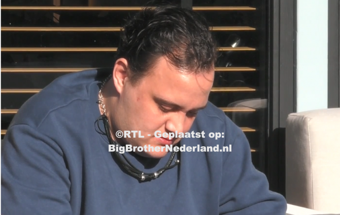 Mike heeft het plan zijn 24 uur aan te vragen om te vertrekken uit Big Brother
