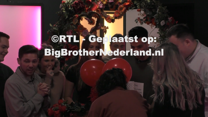 De bewoners krijgen valentijnskaarten van Big Brother fans