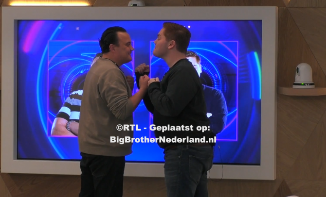 Big Brother vertelt aan Mike en Matt dat ze genomineerd zijn