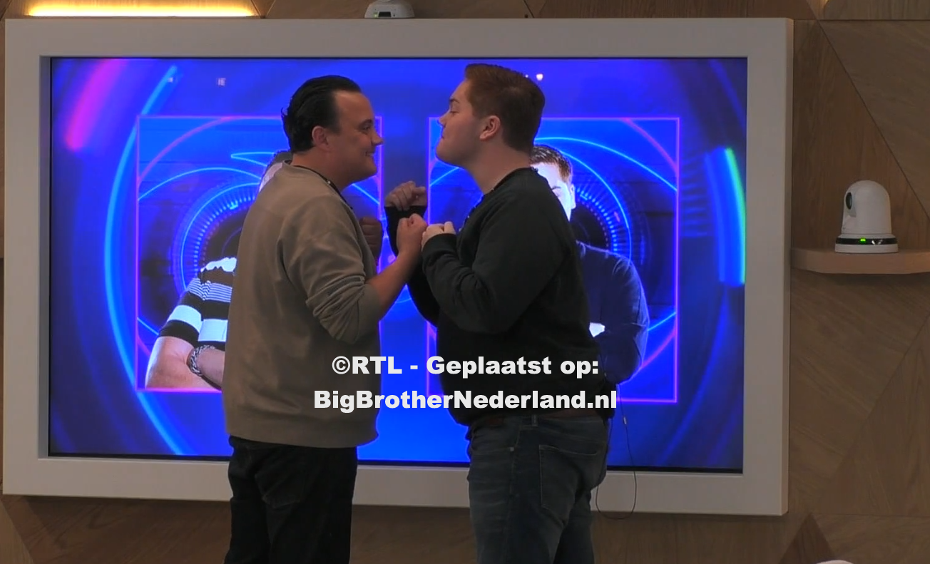 Big Brother vertelt aan Mike en Matt dat ze genomineerd zijn Big Brother Nederland.nl Big Brother vertelt aan Mike en Matt dat ze genomineerd zijn Big Brother Nederland.nl