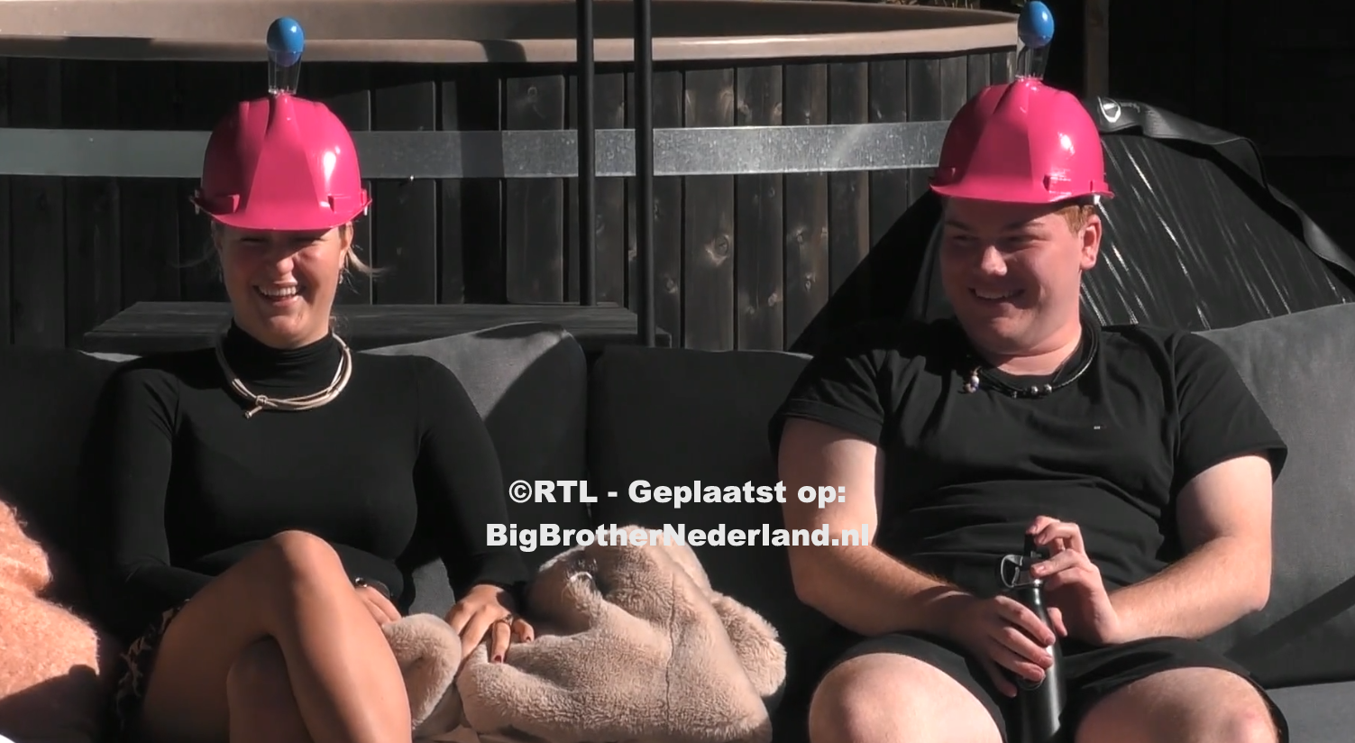 Big Brother wil toch weer een huismeester en laat de bewoners een balansopdracht doen