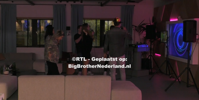 De bewoners hebben genoten van een karaoke avond