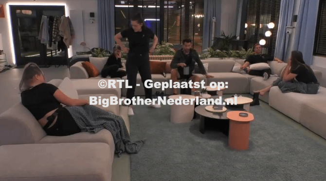 De bewoners nomineren en er is gelijke stand, Nick moet een keuze maken