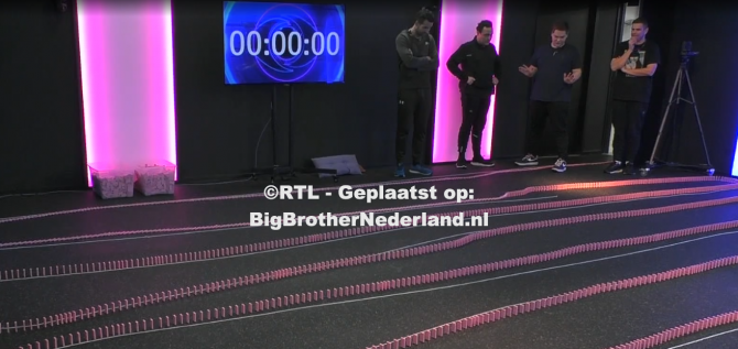 De Big Brother bewoners hebben de domino opdracht succesvol afgerond