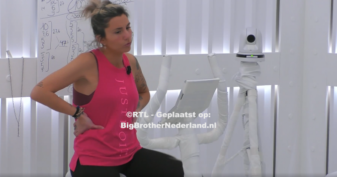 Julie en Jill mogen na circa 27 uur stoppen met hun fietsopdracht
