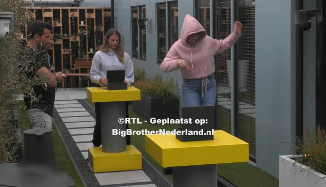 Big Brother zorgt voor een actieve middag, de bewoners doen een paas sport en spel middag