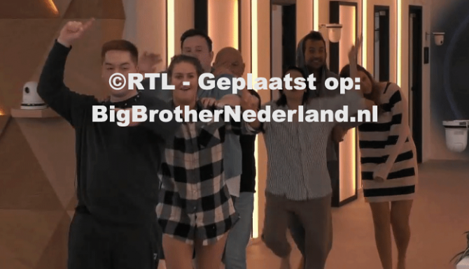 De bewoners hebben een feest en oud bewoners hebben geld verdient voor de pot