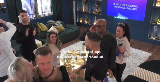 De bewoners krijgen nieuws over Tobias, hij komt terug!