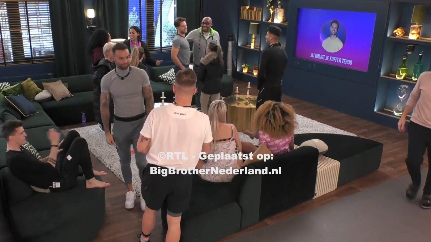 De kijker heeft besloten dat Tobias zijn koffer terugkrijgt