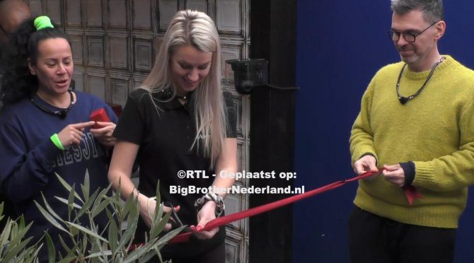 Het groene team heeft een spel gewonnen en mag de sauna gebruiken