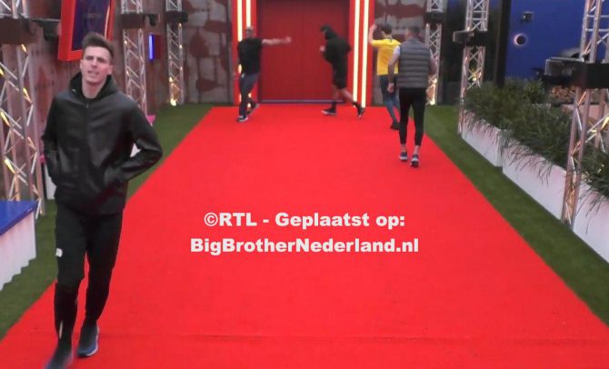 Stem nu: welke bewoner mag zijn koffer krijgen?