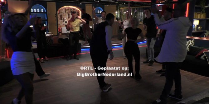 De bewoners krijgen een feestje van Big Brother