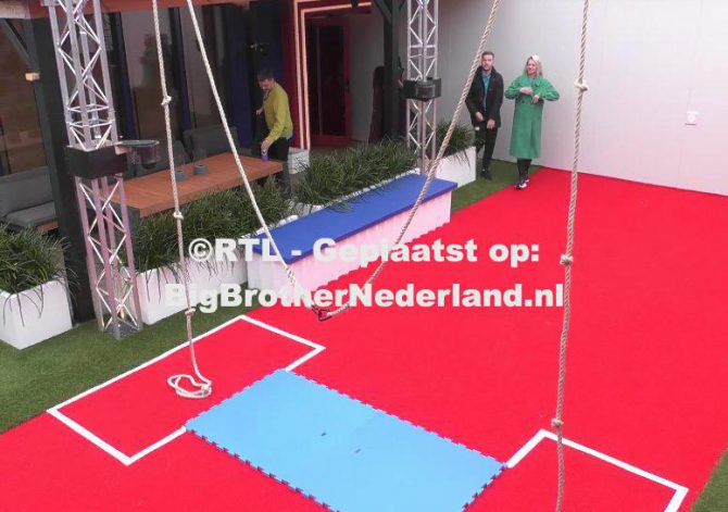 De bewoners doen een house versus house game op hoogte