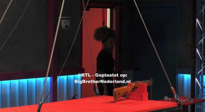 Big Brother laat de bewoners een safety challenge doen, er kan geld en immuniteit verdiend worden