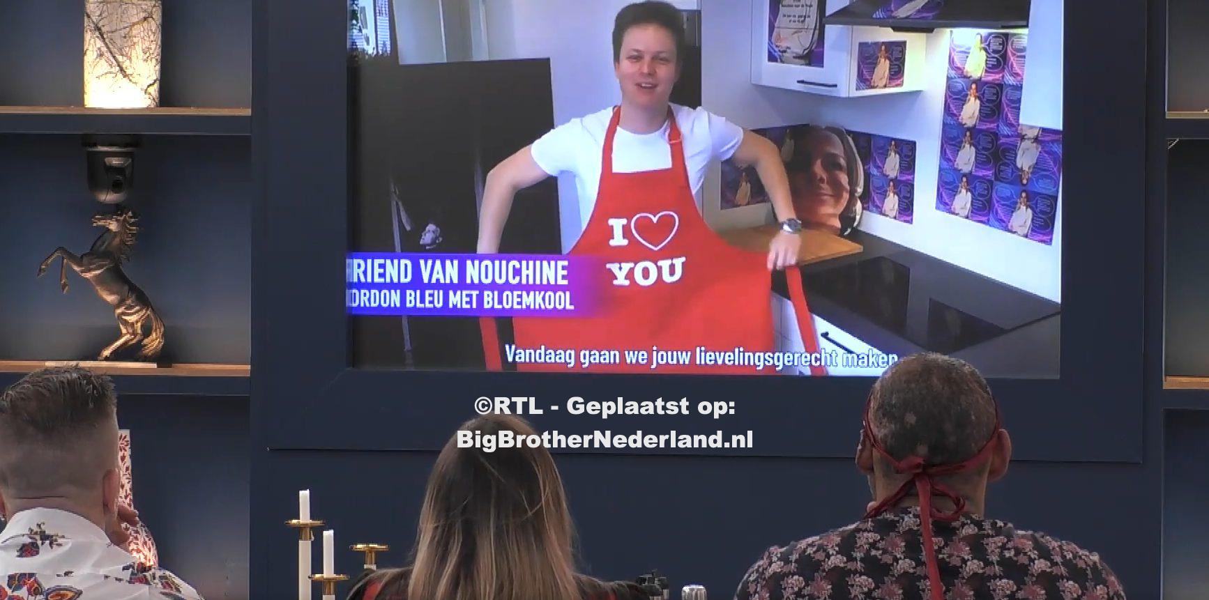 De bewoners doen een spel en een aantal winnen eten gemaakt door eigen familie