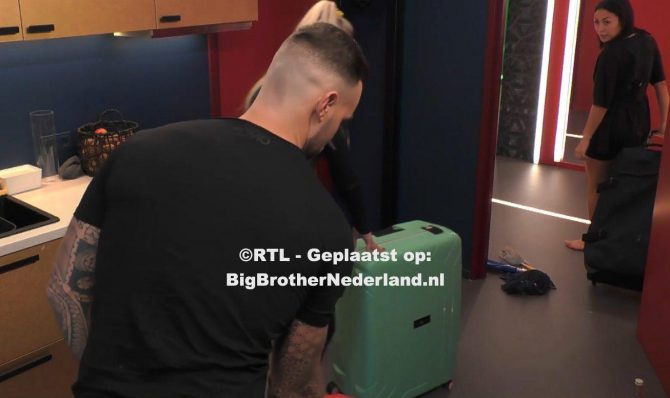 De genomineerden ontvangen hun koffers en wat er nog meer gebeurd in het huis