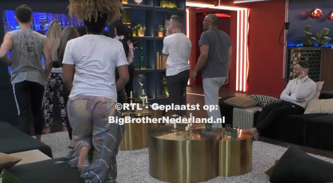 Familie en vrienden van de bewoners komen langs in Big Brother, Salar is little brother geworden