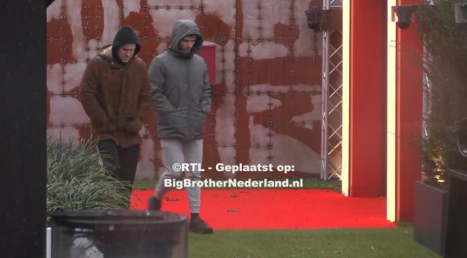 Kristof wil zichzelf en Salar safen voor nominatie en bespreekt een tactiek met Tobias