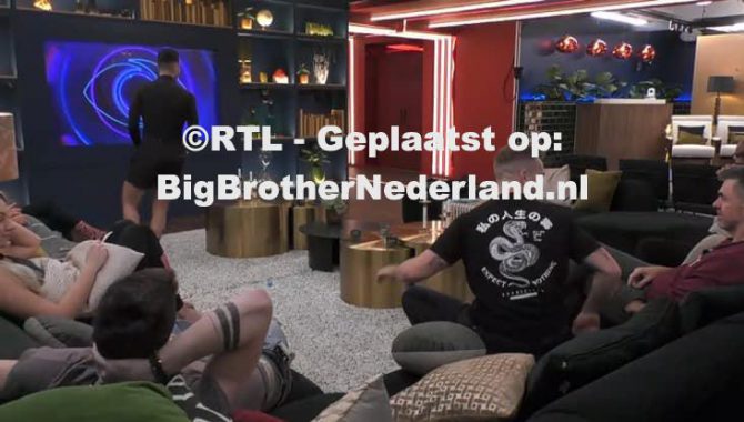 Vera, Nawel, Salar, Leroy en Dimitri mogen strijden voor het huismeesterschap in de gameroom