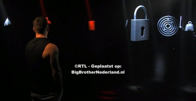 Danny gaat de secret room in en moet daar een keuze maken…