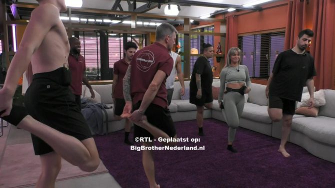 Nog steeds rioleringsproblemen in het Big Brother huis en Chayron maakt het niets uit hoe de groep over hem denkt