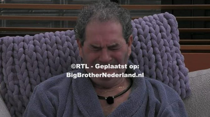 Ali kiest zijn spel in de secret room en Rob heeft voor de verandering weer pijn