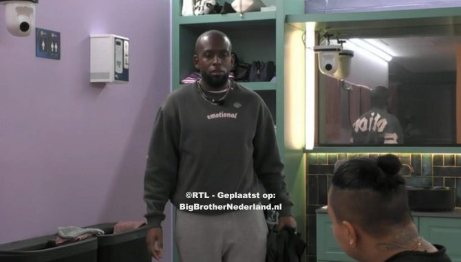 Chayron heeft het gevoel dat er een aantal mensen vol op hem gaan